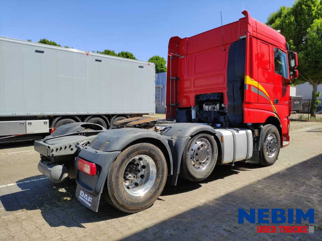 DAF XF 450 6x2 Spacecab - Nyergesvontató: 2 kép. DAF XF 450 6x2 Spacecab - Nyergesvontató: 2 kép.