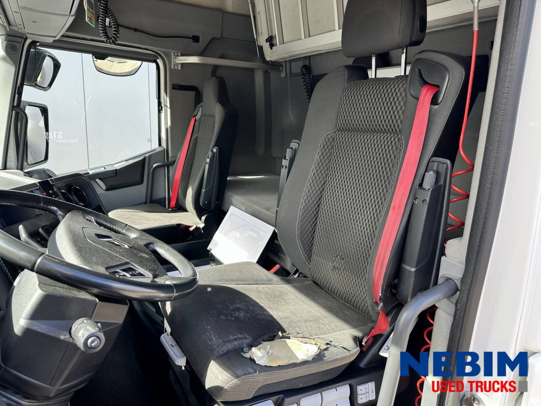 Renault T HIGH 480 Parking Airco - Nyergesvontató: 3 kép. Renault T HIGH 480 Parking Airco - Nyergesvontató: 3 kép.