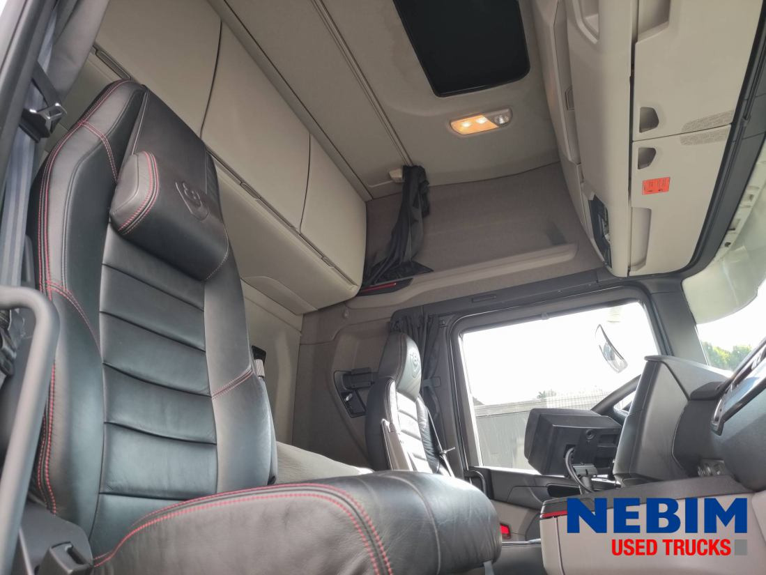 Scania S730 V8 Topline - Retarder - Full AIR - Nyergesvontató: 4 kép. Scania S730 V8 Topline - Retarder - Full AIR - Nyergesvontató: 4 kép.