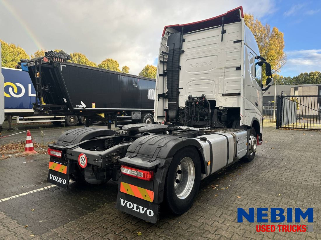 Volvo FH 420 4X2 - 587.750km - Nyergesvontató: 2 kép. Volvo FH 420 4X2 - 587.750km - Nyergesvontató: 2 kép.