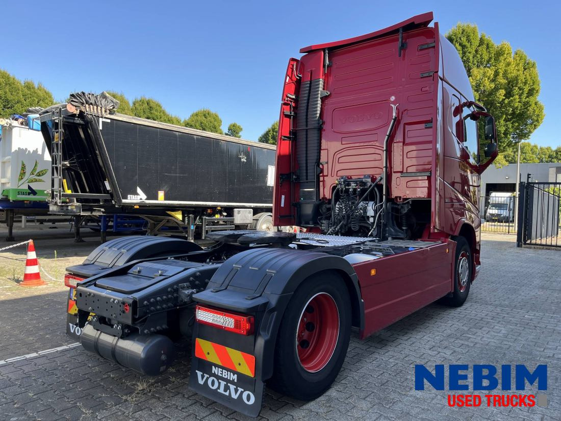 Volvo FH 460 4x2 LNG - MA - Chassis Code - Nyergesvontató: 2 kép. Volvo FH 460 4x2 LNG - MA - Chassis Code - Nyergesvontató: 2 kép.