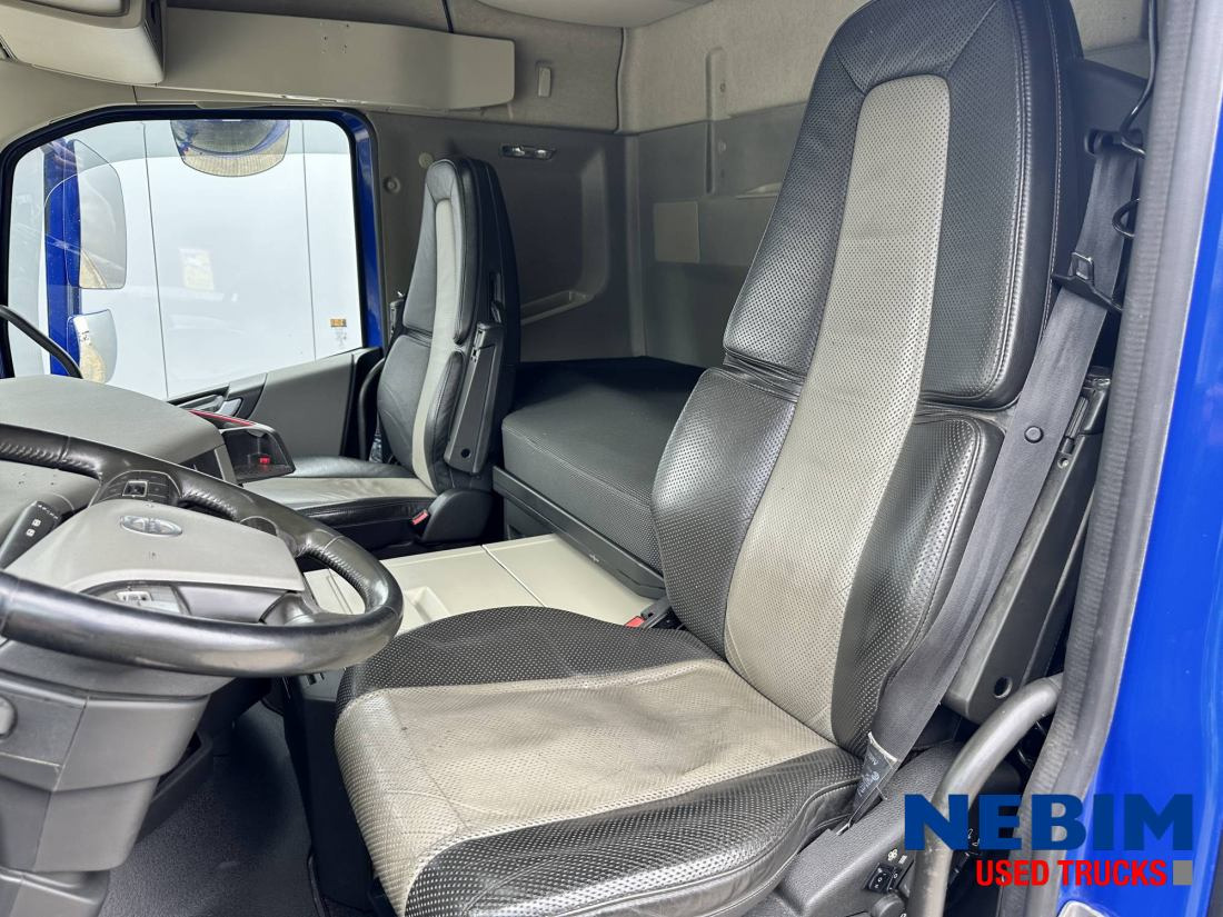 Volvo FH 500 4X2 Full AIR - NEW Tacho - Dynamic Steering - I-Park Cool - Nyergesvontató: 3 kép. Volvo FH 500 4X2 Full AIR - NEW Tacho - Dynamic Steering - I-Park Cool - Nyergesvontató: 3 kép.