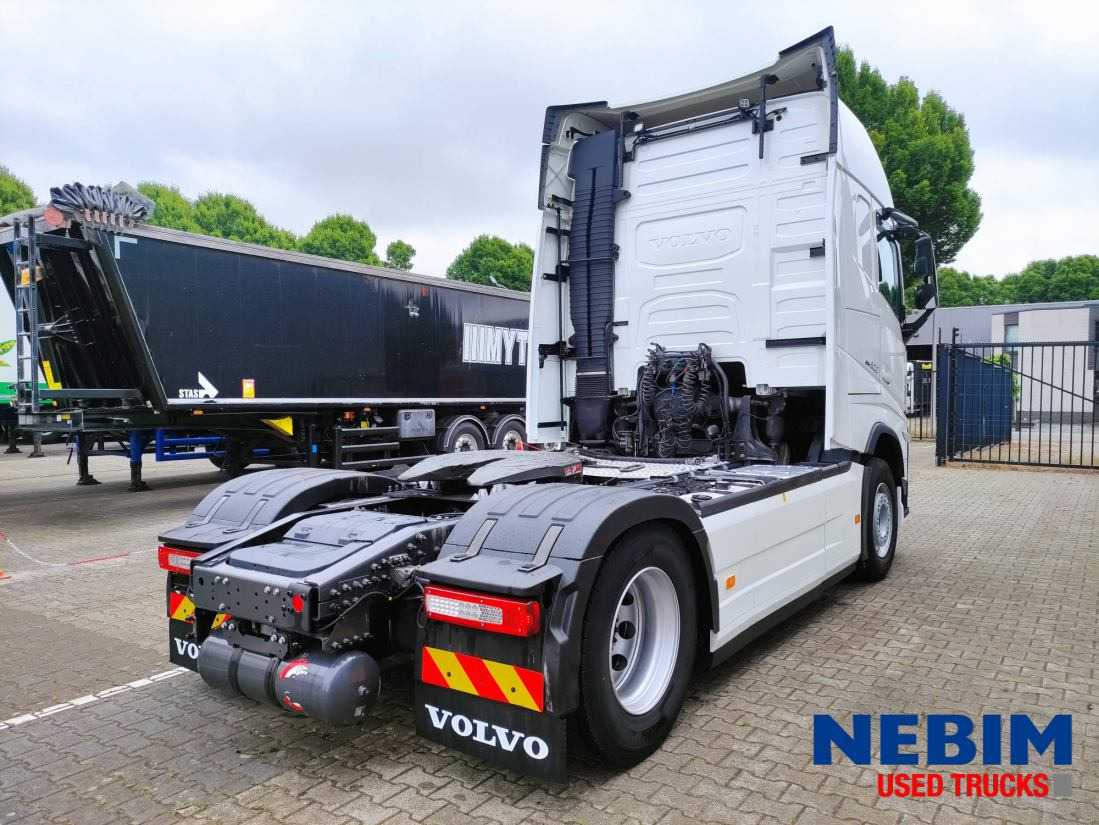 Volvo FH 500 4X2 - I-Save - 259.912km - Turbo Compound - Nyergesvontató: 2 kép. Volvo FH 500 4X2 - I-Save - 259.912km - Turbo Compound - Nyergesvontató: 2 kép.