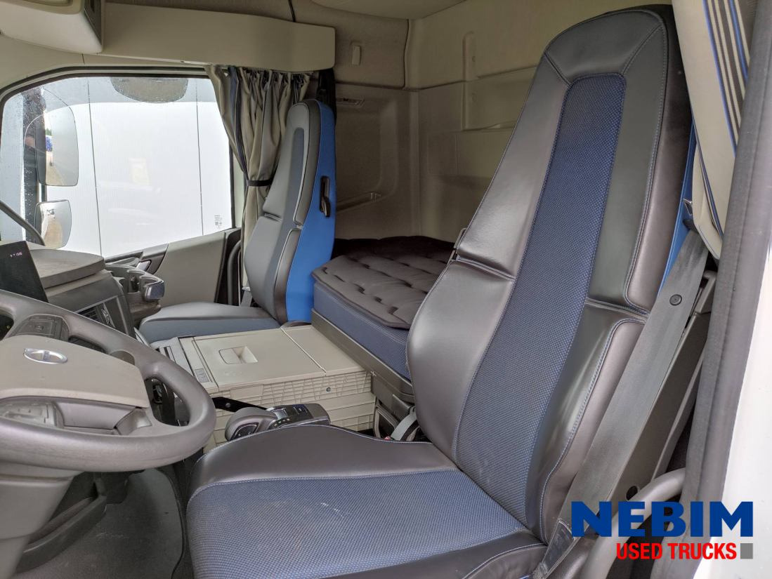 Volvo FH 500 4X2 - I-Save - 259.912km - Turbo Compound - Nyergesvontató: 3 kép. Volvo FH 500 4X2 - I-Save - 259.912km - Turbo Compound - Nyergesvontató: 3 kép.