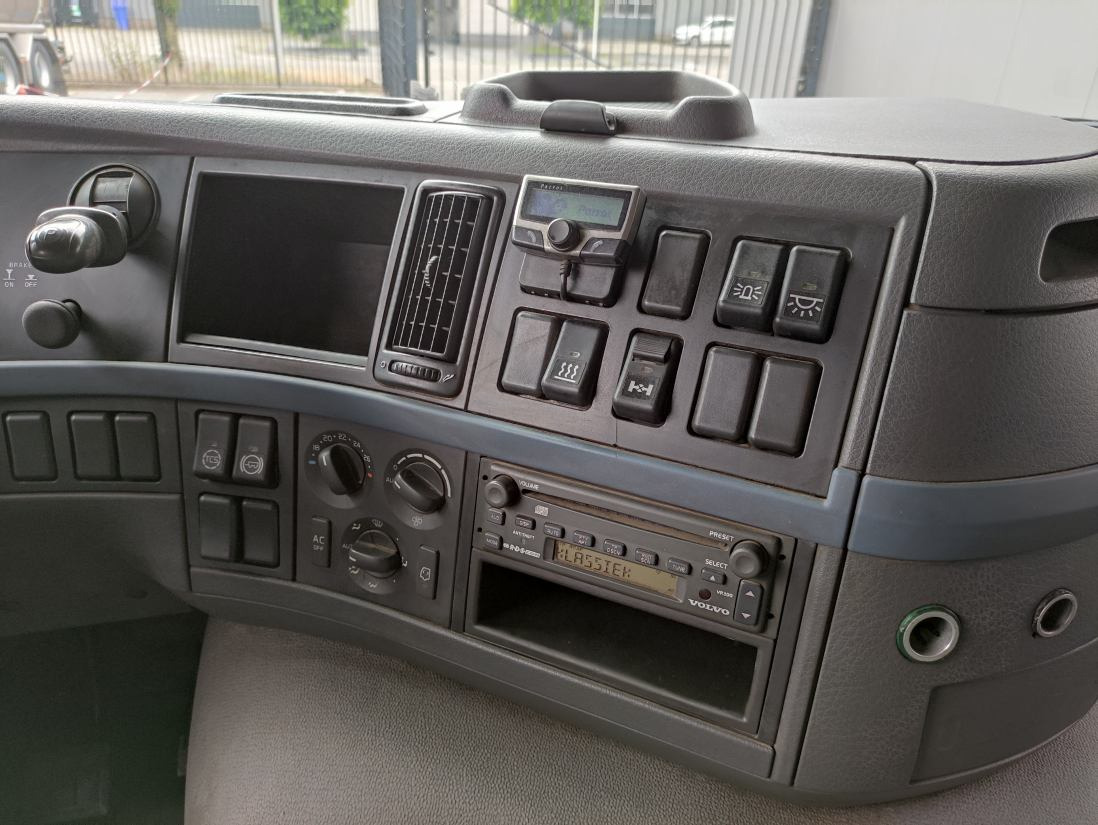 Volvo FM 400 4X2 - Nyergesvontató: 5 kép. Volvo FM 400 4X2 - Nyergesvontató: 5 kép.