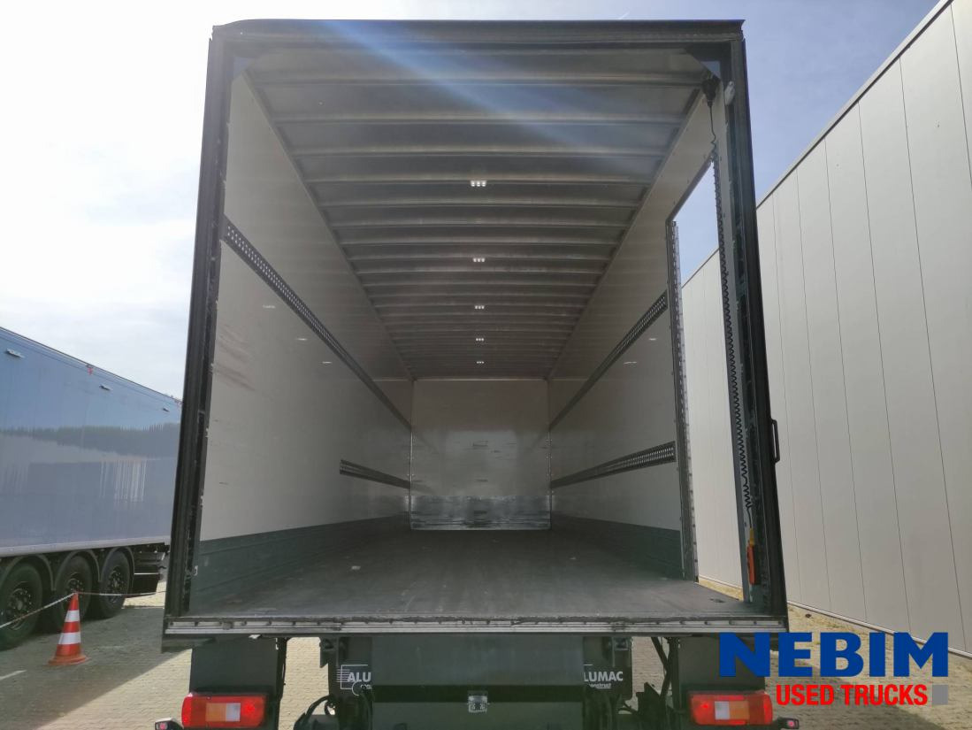 Volvo FE 280 4X2 - 214.632Km - DH 2000Kg Lift - Dobozos felépítményű teherautó: 3 kép. Volvo FE 280 4X2 - 214.632Km - DH 2000Kg Lift - Dobozos felépítményű teherautó: 3 kép.