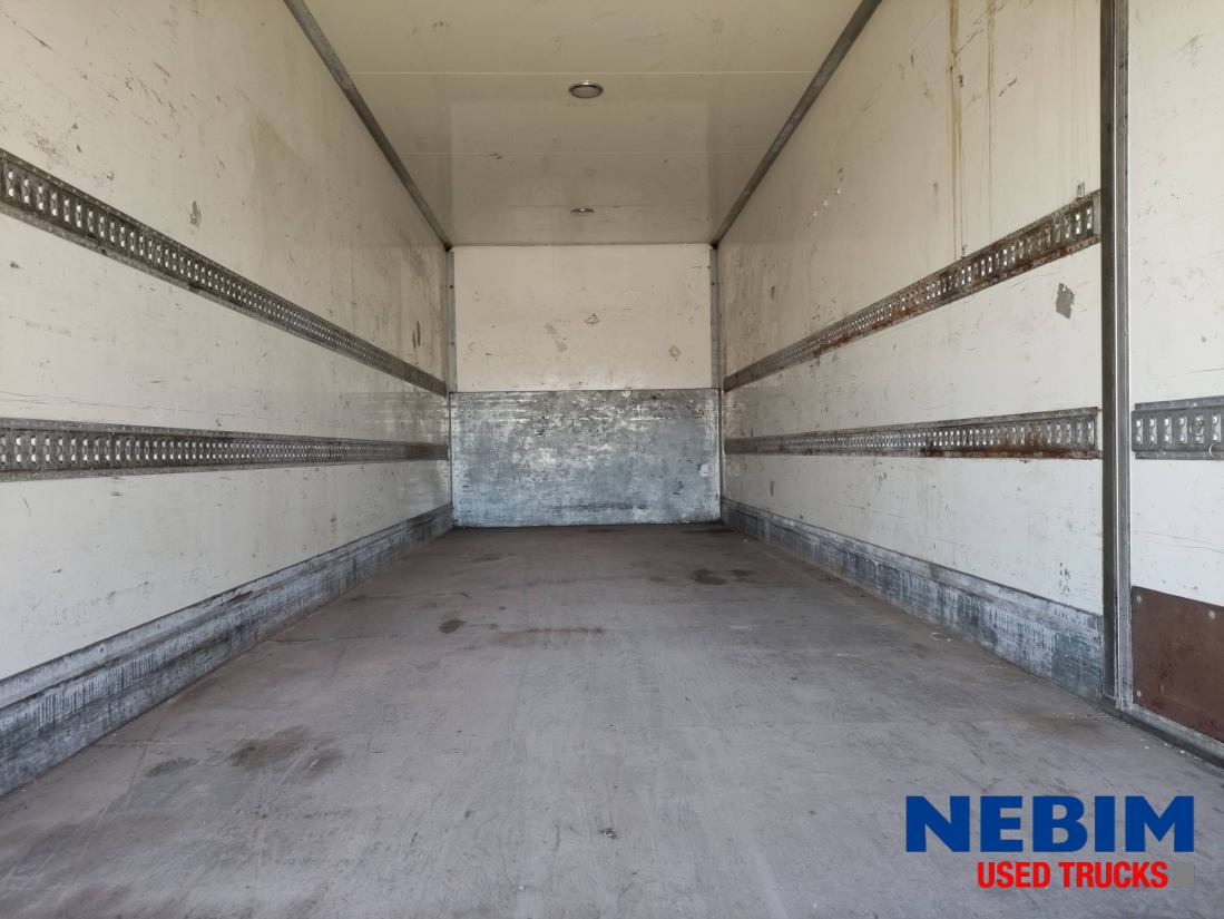 Volvo FL 240 500.388km - Dobozos felépítményű teherautó: 3 kép. Volvo FL 240 500.388km - Dobozos felépítményű teherautó: 3 kép.