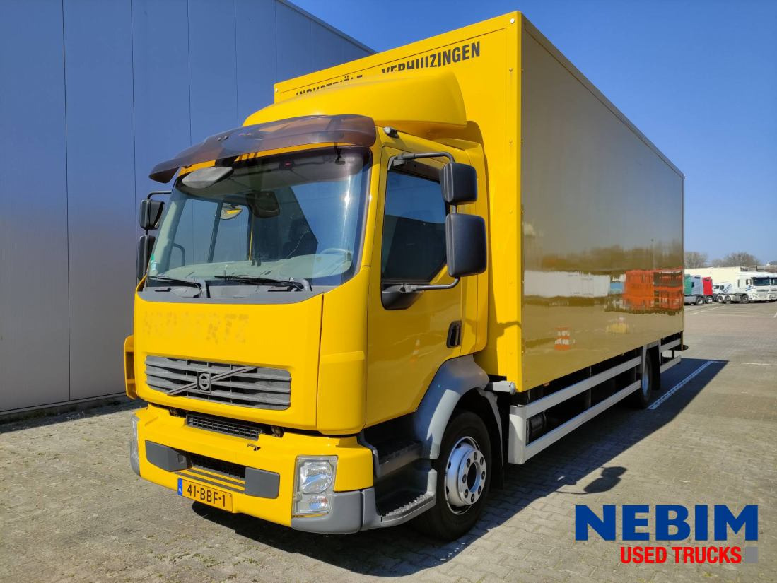 Volvo FL 240 500.388km - Dobozos felépítményű teherautó: 1 kép. Volvo FL 240 500.388km - Dobozos felépítményű teherautó: 1 kép.