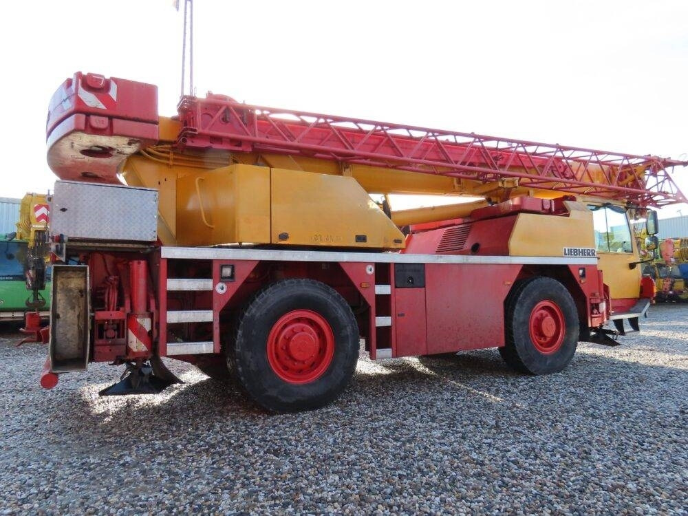 Liebherr LTM 1030-2.1 - Terepjáró autódaru: 3 kép. Liebherr LTM 1030-2.1 - Terepjáró autódaru: 3 kép.