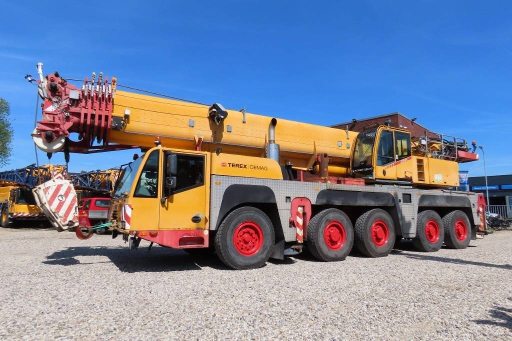 Terex-Demag AC 140 - Terepjáró autódaru: 1 kép. Terex-Demag AC 140 - Terepjáró autódaru: 1 kép.