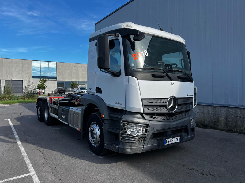 Mercedes-Benz Actros 2543 - Horgos rakodó teherautó: 5 kép. Mercedes-Benz Actros 2543 - Horgos rakodó teherautó: 5 kép.