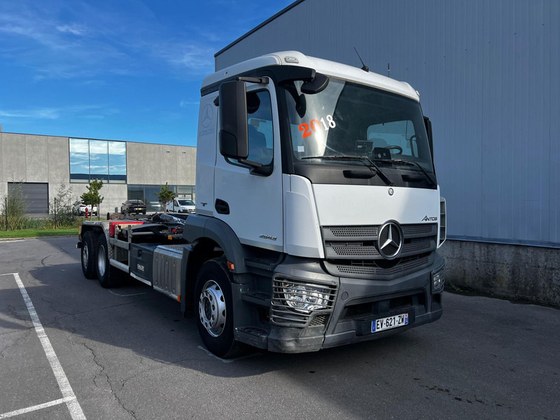 Mercedes-Benz Actros 2543 - Horgos rakodó teherautó: 3 kép. Mercedes-Benz Actros 2543 - Horgos rakodó teherautó: 3 kép.