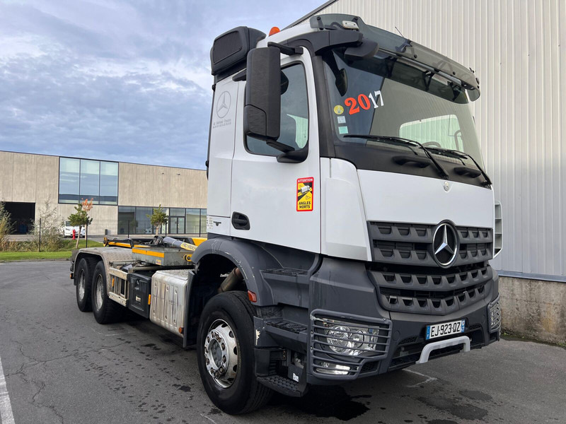 Mercedes-Benz Arocs 2645 - Horgos rakodó teherautó: 3 kép. Mercedes-Benz Arocs 2645 - Horgos rakodó teherautó: 3 kép.