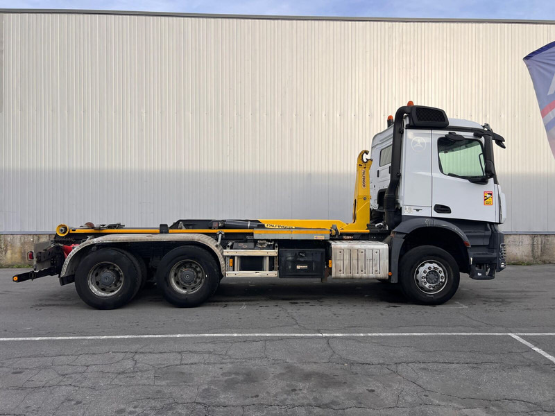 Mercedes-Benz Arocs 2645 - Horgos rakodó teherautó: 4 kép. Mercedes-Benz Arocs 2645 - Horgos rakodó teherautó: 4 kép.