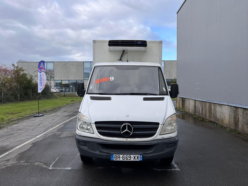 Mercedes-Benz Sprinter - Hűtős kisteherautó: 2 kép. Mercedes-Benz Sprinter - Hűtős kisteherautó: 2 kép.