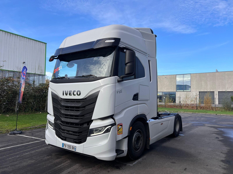 Iveco S-Way 510 - Nyergesvontató: 4 kép. Iveco S-Way 510 - Nyergesvontató: 4 kép.
