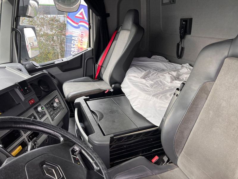 Nyergesvontató Renault T430: 10 kép.