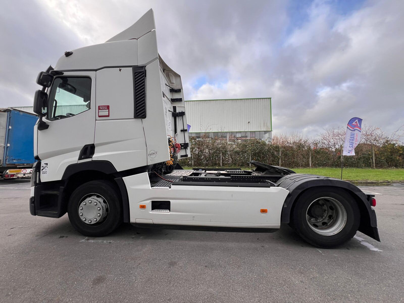 Nyergesvontató Renault T430: 8 kép.