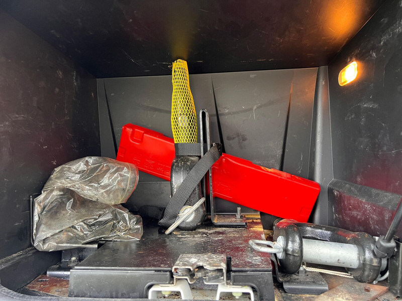 Nyergesvontató Renault T430: 17 kép.