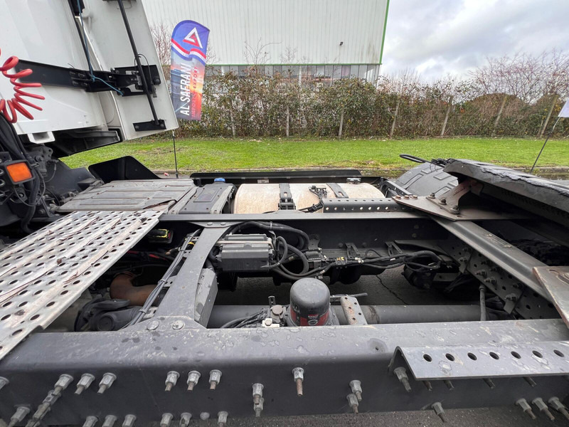 Nyergesvontató Renault T430: 16 kép.