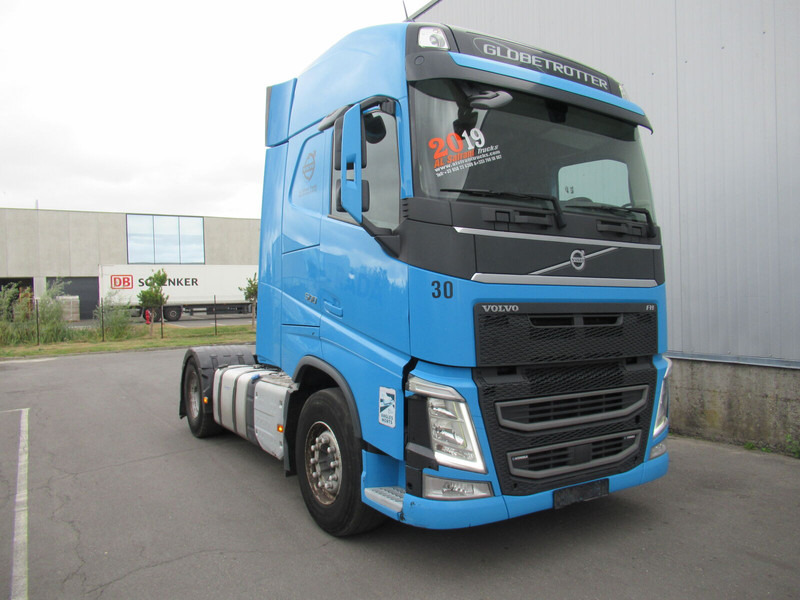 Volvo FH 500 - Nyergesvontató: 3 kép. Volvo FH 500 - Nyergesvontató: 3 kép.