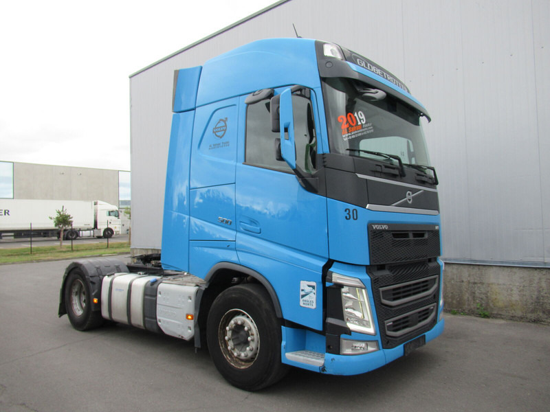 Volvo FH 500 - Nyergesvontató: 4 kép. Volvo FH 500 - Nyergesvontató: 4 kép.