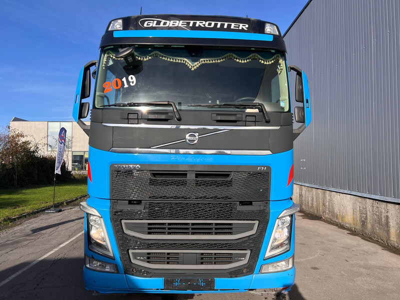 Volvo FH 500 - Nyergesvontató: 2 kép. Volvo FH 500 - Nyergesvontató: 2 kép.