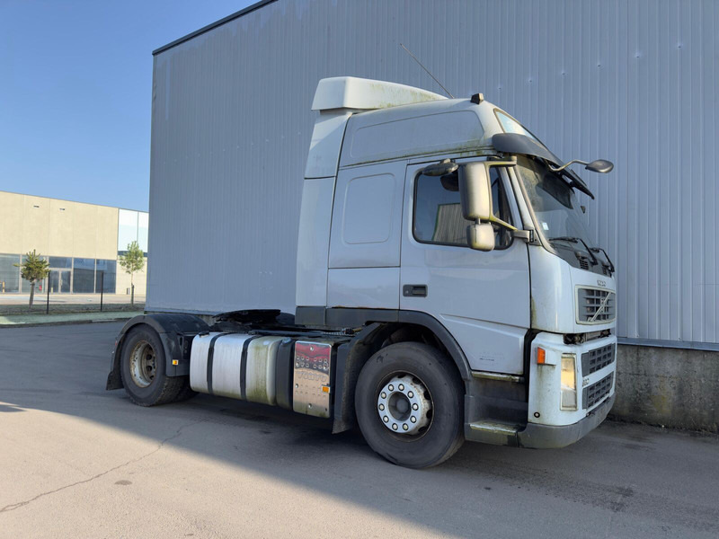 Volvo fm 330 - Nyergesvontató: 3 kép. Volvo fm 330 - Nyergesvontató: 3 kép.