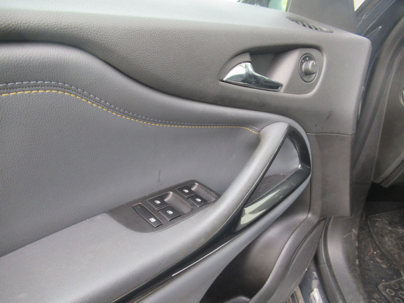 Autó Opel Zafira Touren: 14 kép.