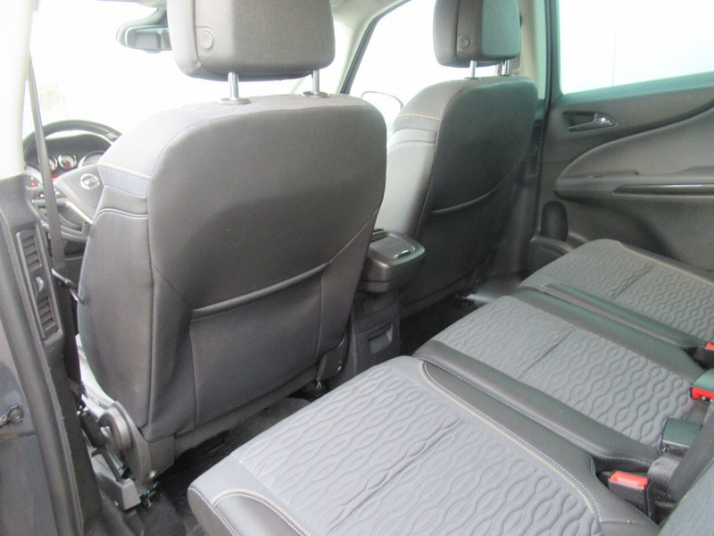 Autó Opel Zafira Touren: 10 kép.