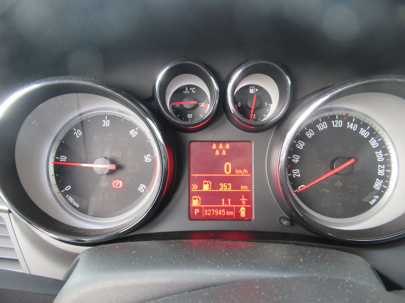 Autó Opel Zafira Touren: 20 kép.