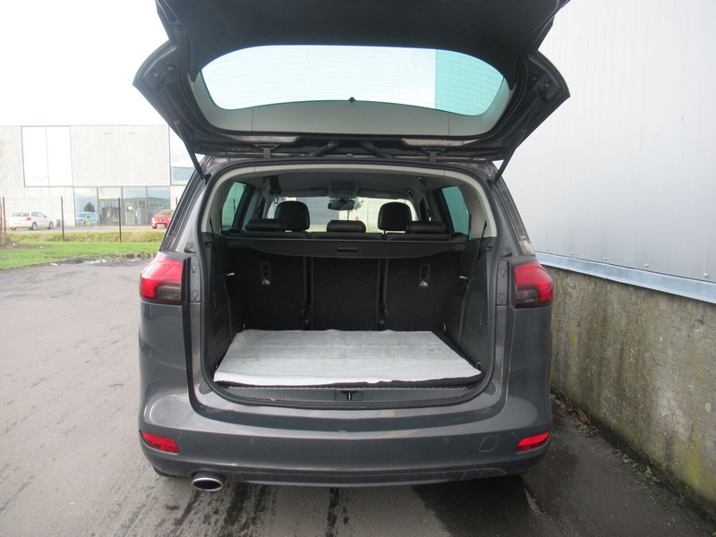 Autó Opel Zafira Touren: 7 kép.