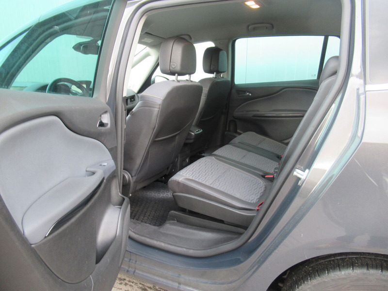 Autó Opel Zafira Touren: 9 kép.