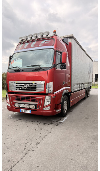 Volvo FH13 540 - Ponyvás teherautó: 2 kép. Volvo FH13 540 - Ponyvás teherautó: 2 kép.