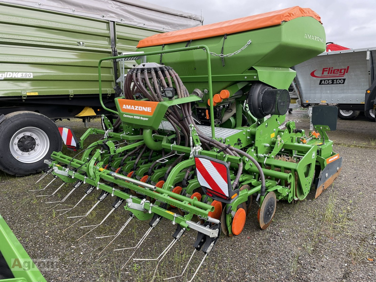 Amazone Centaya 3000 Super + KG 3001 Super - Kombinált vetőgép: 4 kép. Amazone Centaya 3000 Super + KG 3001 Super - Kombinált vetőgép: 4 kép.