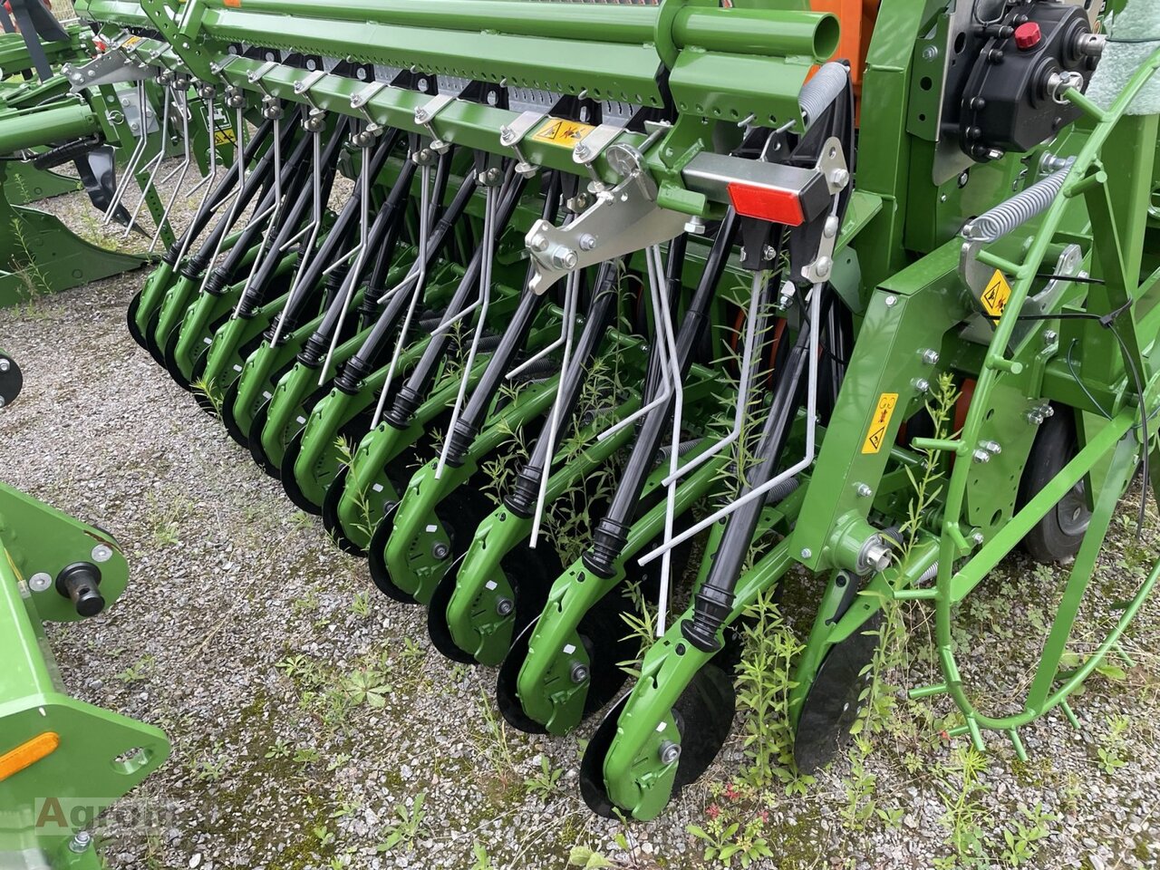 Amazone KE 3002-190 / AD 3000 Super - Szemenkénti vetőgép: 4 kép. Amazone KE 3002-190 / AD 3000 Super - Szemenkénti vetőgép: 4 kép.
