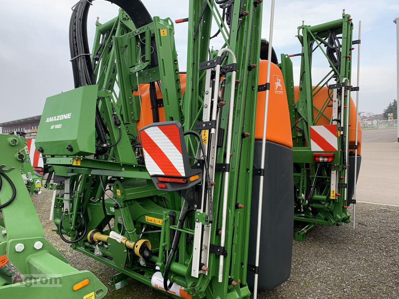 Amazone UF 1002 - Függesztett permetező: 2 kép. Amazone UF 1002 - Függesztett permetező: 2 kép.