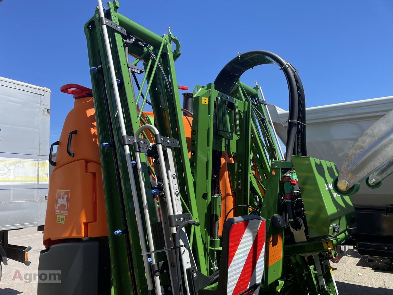 Amazone UF 1302 - Függesztett permetező: 4 kép. Amazone UF 1302 - Függesztett permetező: 4 kép.
