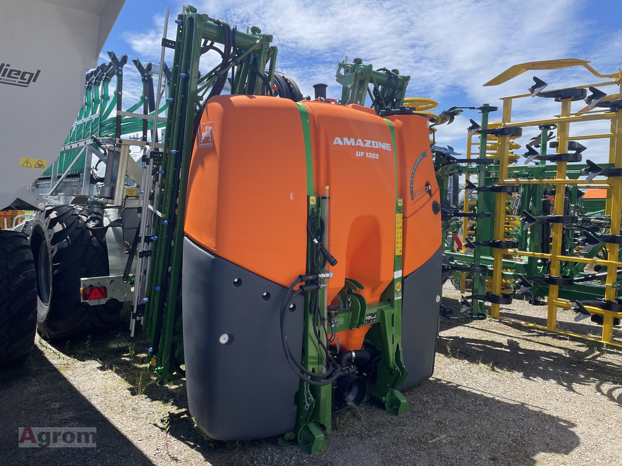 Amazone UF 1302 - Függesztett permetező: 1 kép. Amazone UF 1302 - Függesztett permetező: 1 kép.