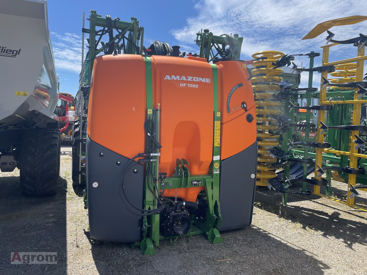 Amazone UF 1302 - Függesztett permetező: 2 kép. Amazone UF 1302 - Függesztett permetező: 2 kép.