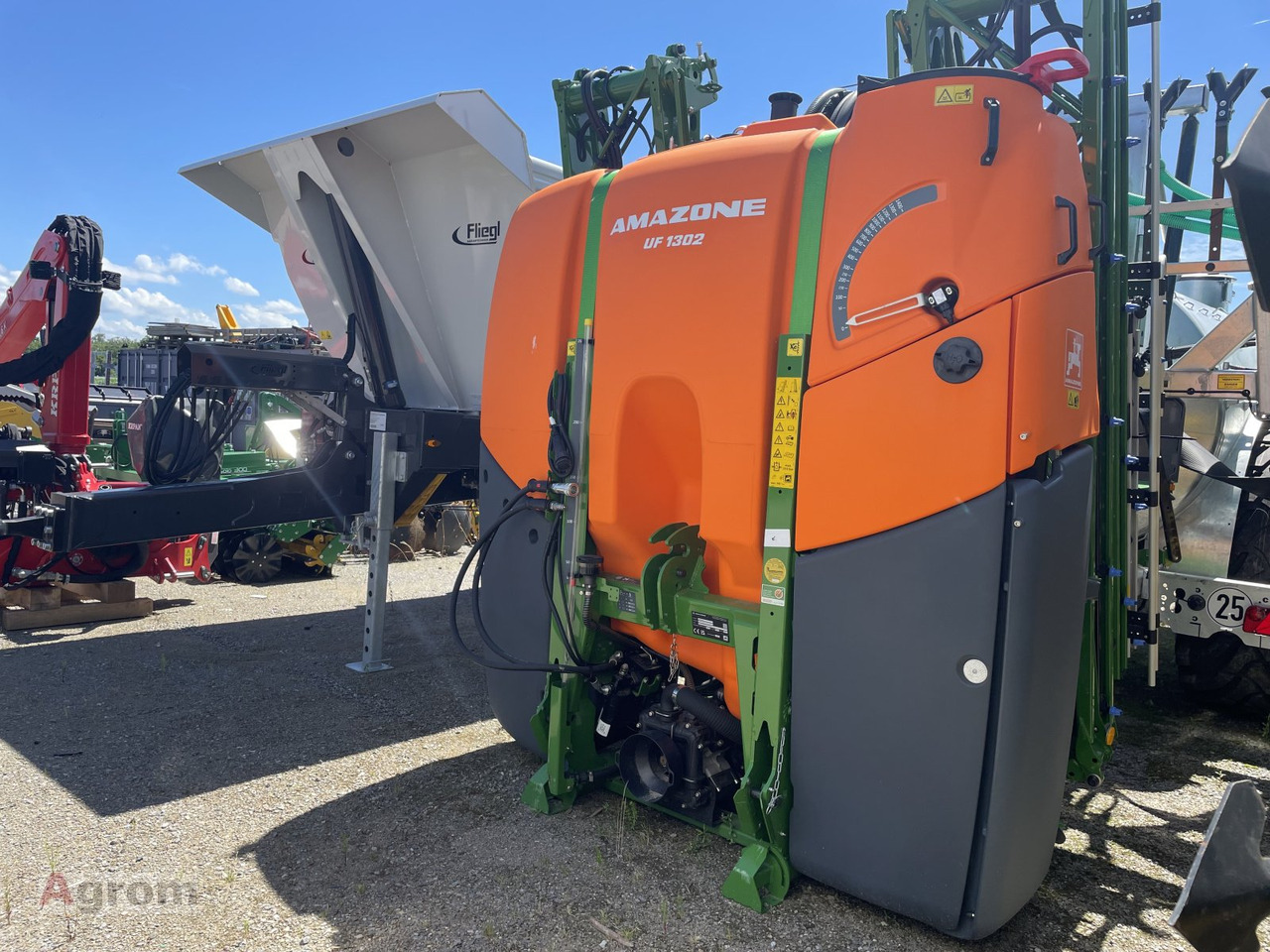 Amazone UF 1302 - Függesztett permetező: 3 kép. Amazone UF 1302 - Függesztett permetező: 3 kép.
