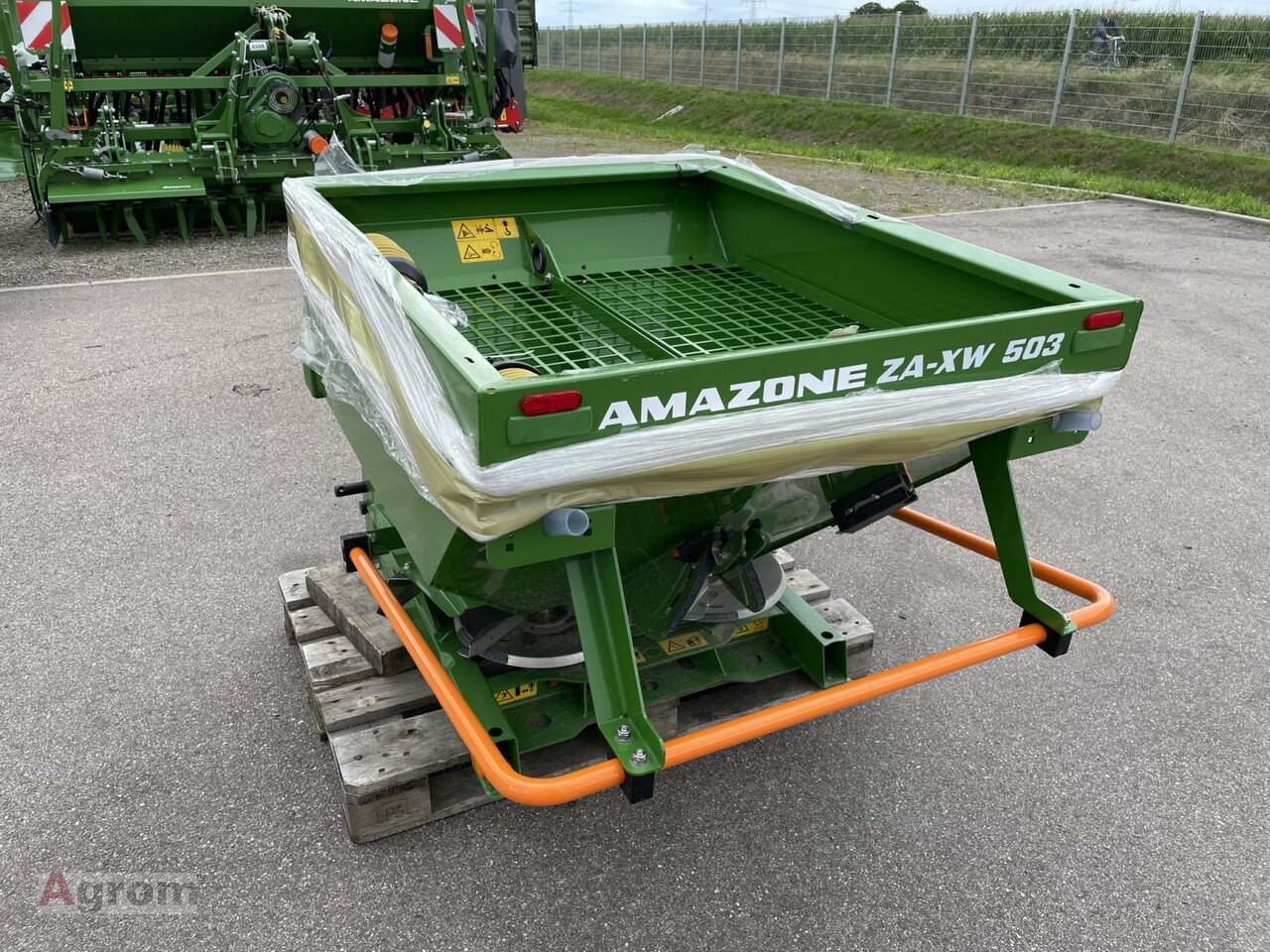 Amazone ZA-XW 503 - Műtrágyaszóró: 1 kép. Amazone ZA-XW 503 - Műtrágyaszóró: 1 kép.