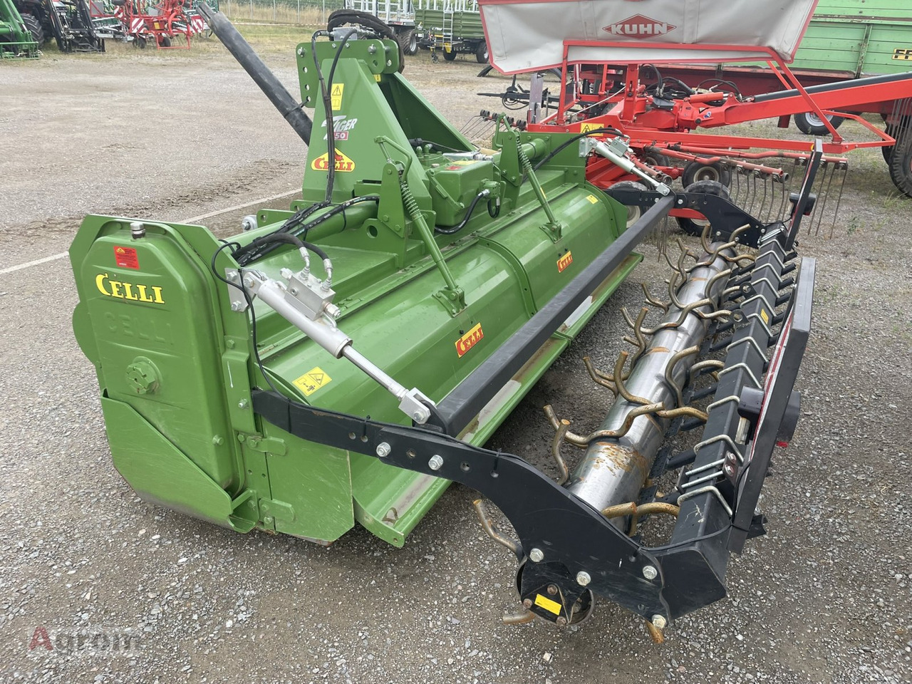 Celli TIger T250 - 305 - Talajmaró: 4 kép. Celli TIger T250 - 305 - Talajmaró: 4 kép.