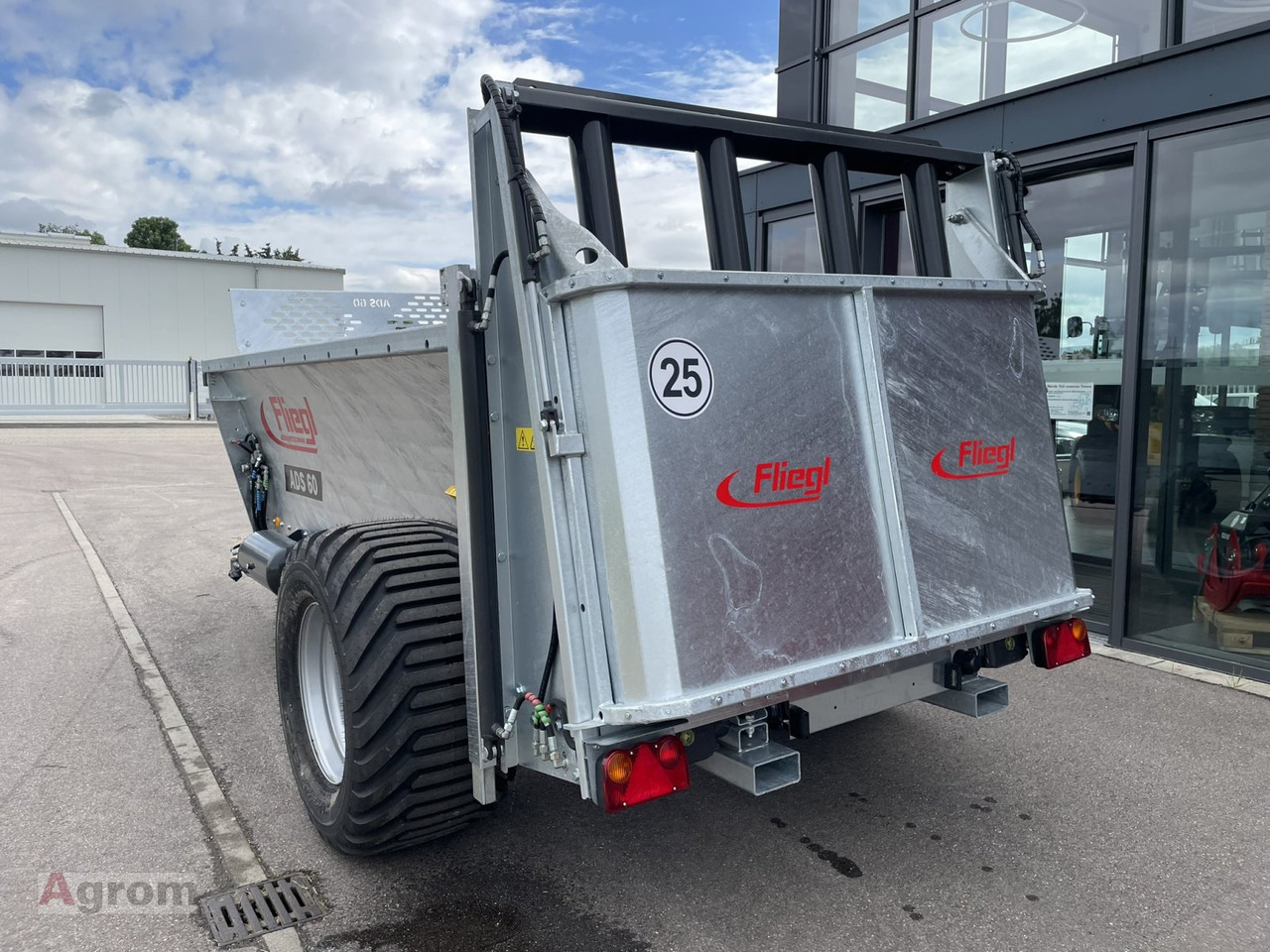 Fliegl ADS 60 - Szervestrágyaszóró: 4 kép. Fliegl ADS 60 - Szervestrágyaszóró: 4 kép.