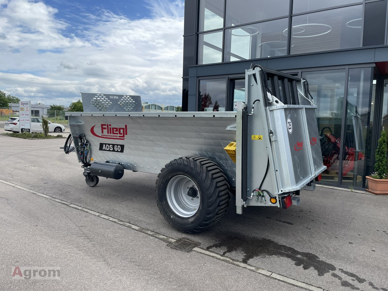 Fliegl ADS 60 - Szervestrágyaszóró: 3 kép. Fliegl ADS 60 - Szervestrágyaszóró: 3 kép.