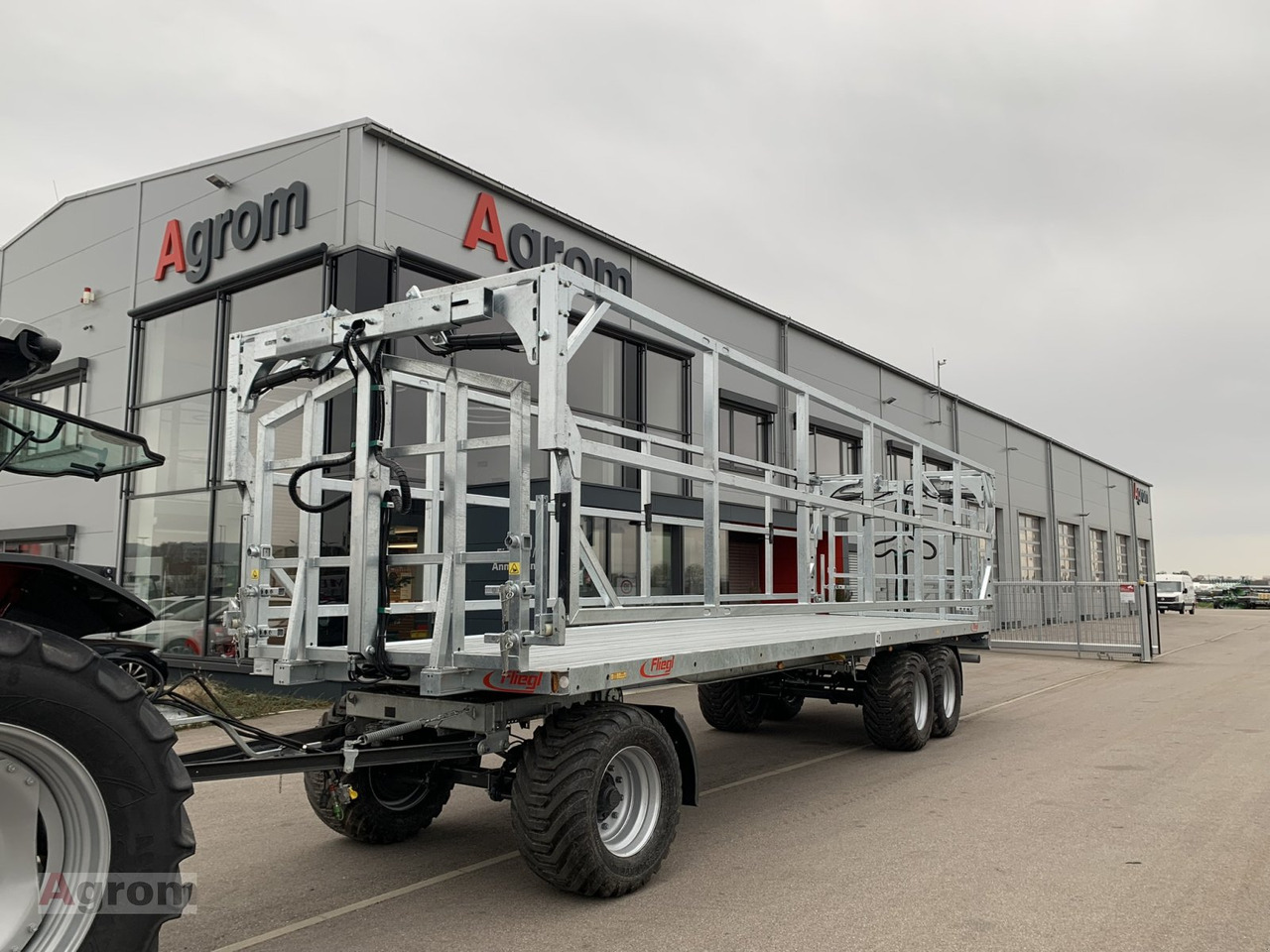 Fliegl DPW 210 BL - Mezőgazdasági platós pótkocsi: 1 kép. Fliegl DPW 210 BL - Mezőgazdasági platós pótkocsi: 1 kép.