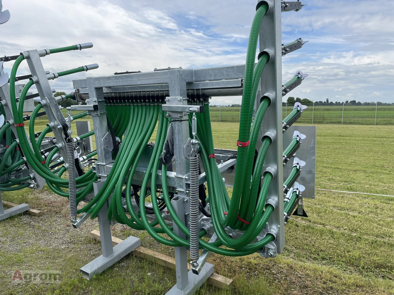 Fliegl Schleppschuhverteiler Compact 6,0 m - Hígtrágya kijuttatás: 1 kép. Fliegl Schleppschuhverteiler Compact 6,0 m - Hígtrágya kijuttatás: 1 kép.