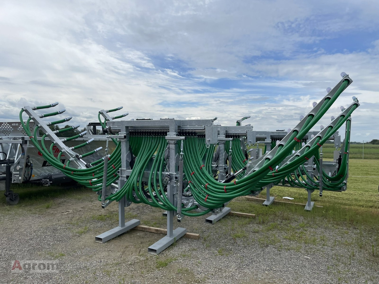 Fliegl Schleppschuhverteiler Compact 7,5 m - Hígtrágya kijuttatás: 2 kép. Fliegl Schleppschuhverteiler Compact 7,5 m - Hígtrágya kijuttatás: 2 kép.