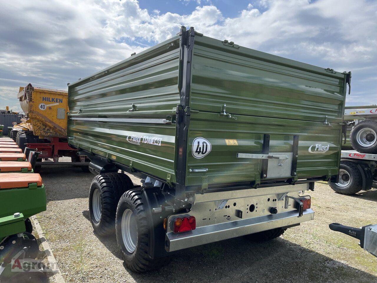 Fliegl TDK 140 FOX - Mezőgazdasági billenőpótkocsi: 3 kép. Fliegl TDK 140 FOX - Mezőgazdasági billenőpótkocsi: 3 kép.