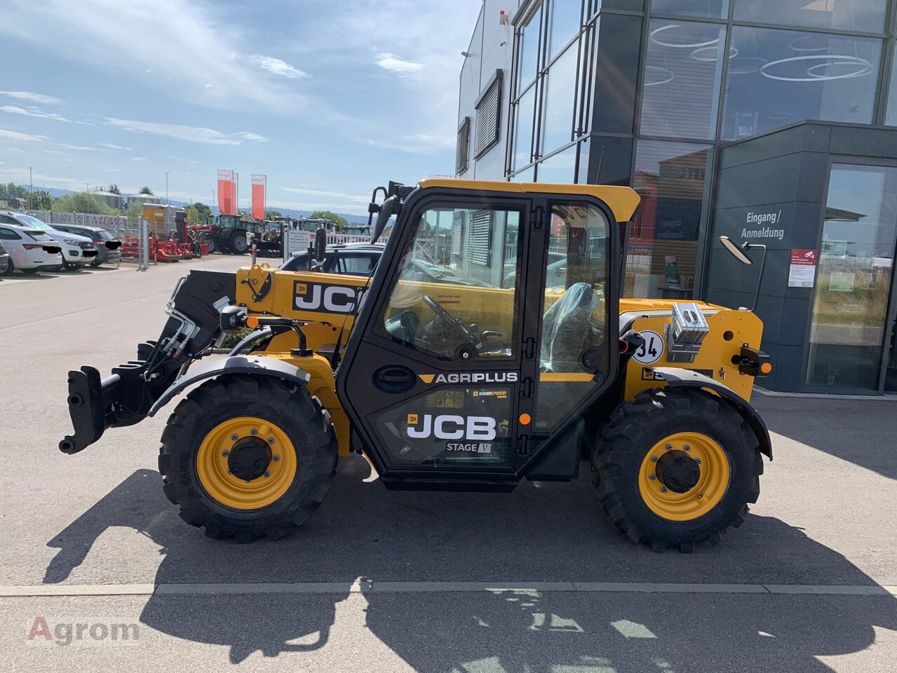 JCB 525-60 Agri Plus - Teleszkópos rakodó: 2 kép. JCB 525-60 Agri Plus - Teleszkópos rakodó: 2 kép.